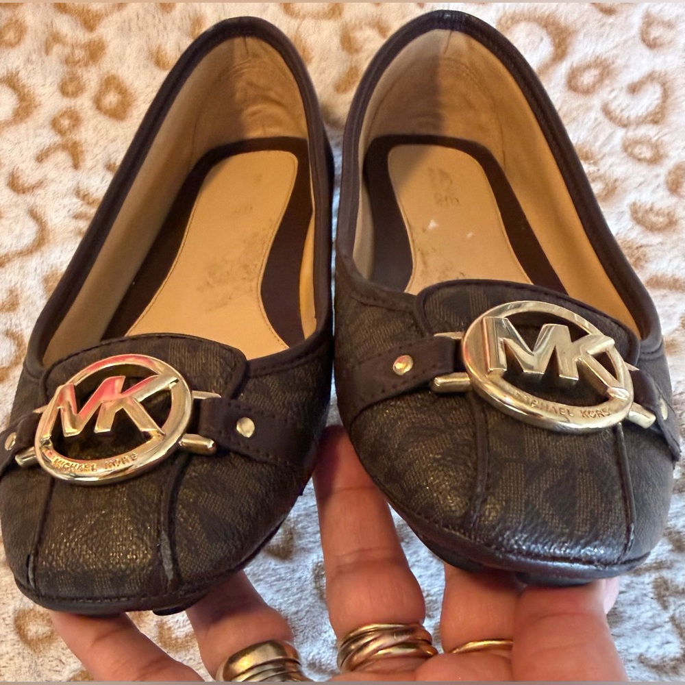 Michael Kors Dark Brown Loafers With Gold Accent
Fulton Moccasin Flats Size: 8 - Picture 6 of 10